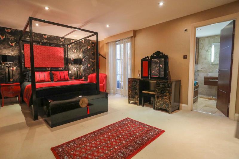 The London Nest: 2BR City Haven — отель с удобным расположением в Лондоне