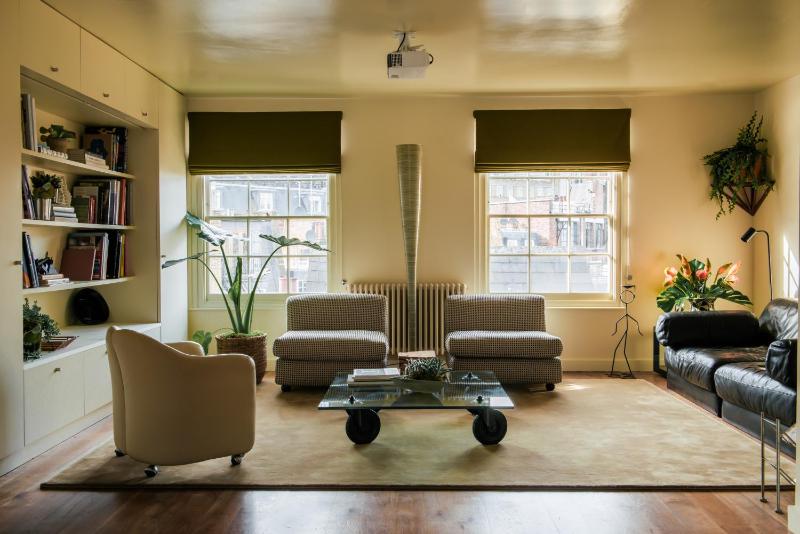 Stylish 1 bedroom in Covent Garden with terrace — отель с удобным расположением в Лондоне
