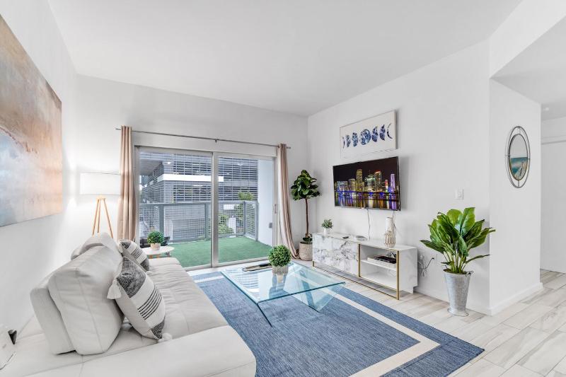 Цены на Lovely Unit Mins from Wynwood with Free Parking в Майами
