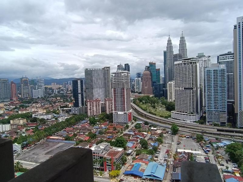 CL 18A Modern Balcony KLCC View Infinity Pool — отель в Куала-Лумпуре, Малайзия