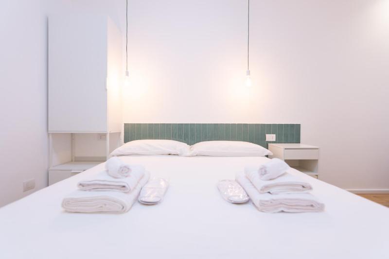 MI HOME NAVIGLI - ZONA TORTONA — отель с удобствами в Милане