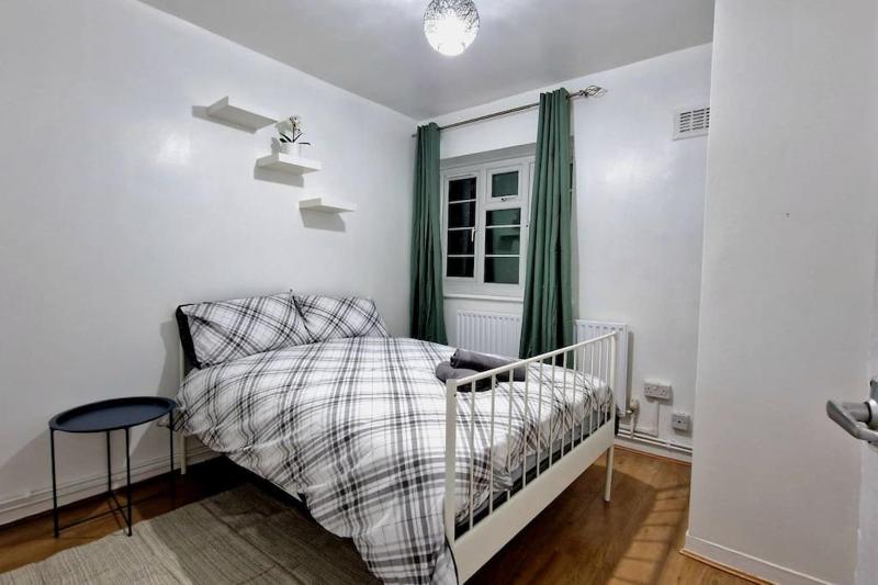 Lovely 2 Bed 5 Sleeper ZN 2 — забронировать отель в Лондоне