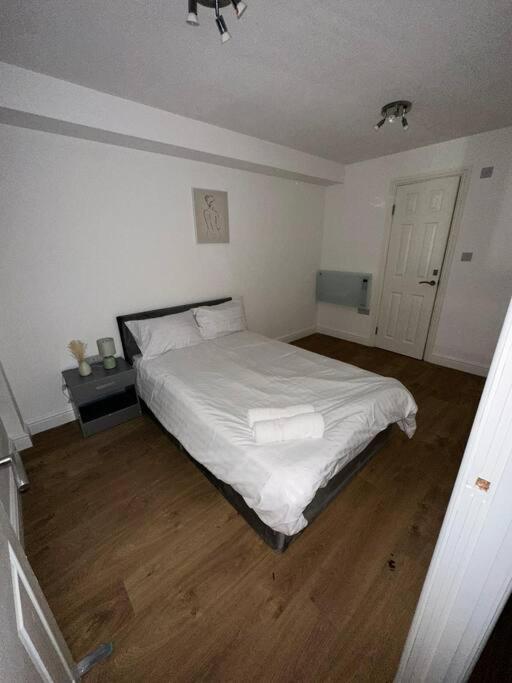 Two Bedroom Flat Sleep7 in Wimbledon London — комфортный отель в Лондоне