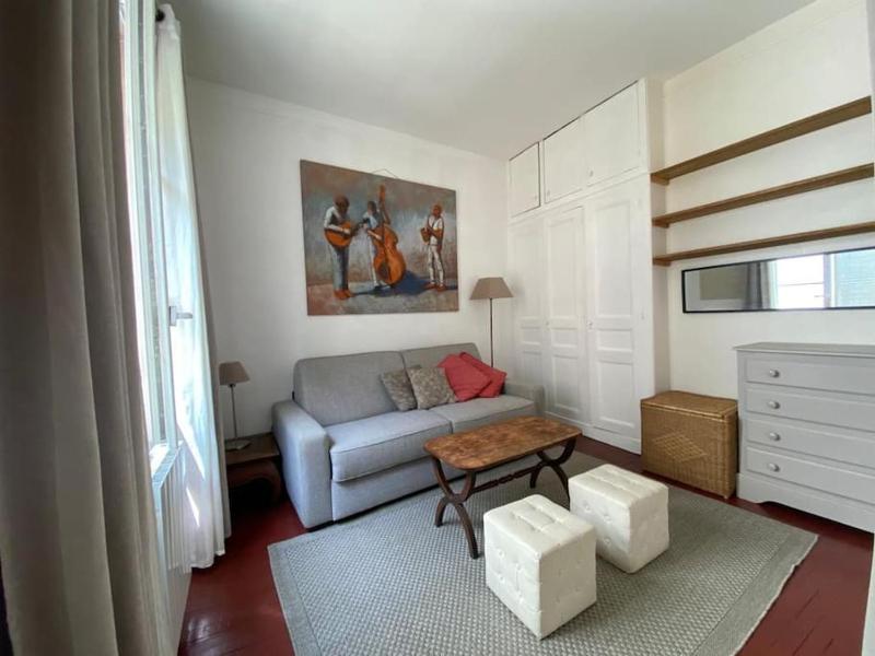 Chic appartement centre paris — отель с удобным расположением в Париже