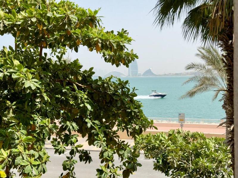 Dar Vacation - Cozy 1BDR Apartment with Burj View — отель с удобным расположением в Дубае