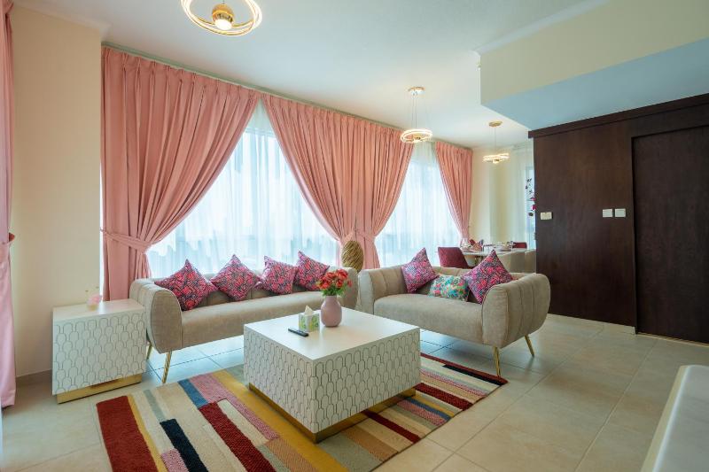 INA HOMES- 1BHK RESIDENCES TOWER 5 — отель с удобствами в Дубае