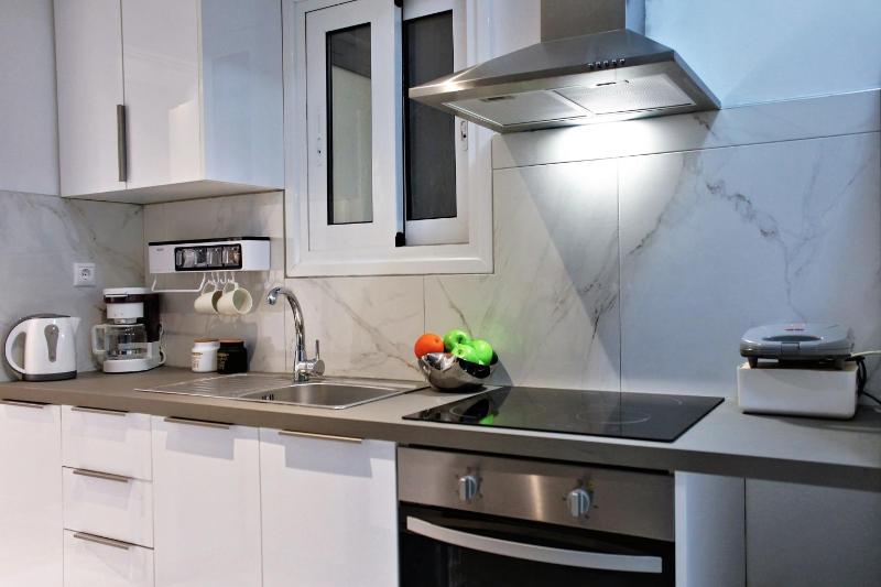 White apartment/Kolwnaki/100Mbps/Wifi — отель с удобным расположением в Афины