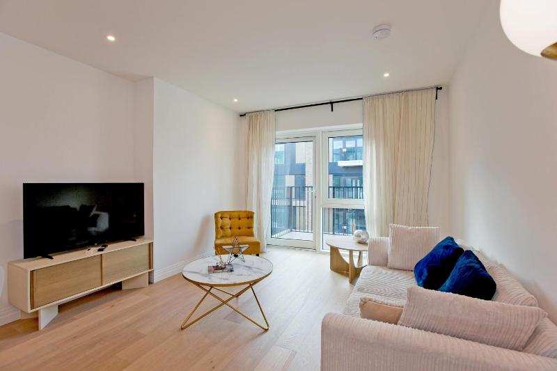 Serene Lux Chelsea, Brand new 2 bedroom flat with balcony — отзывы гостей и цены
