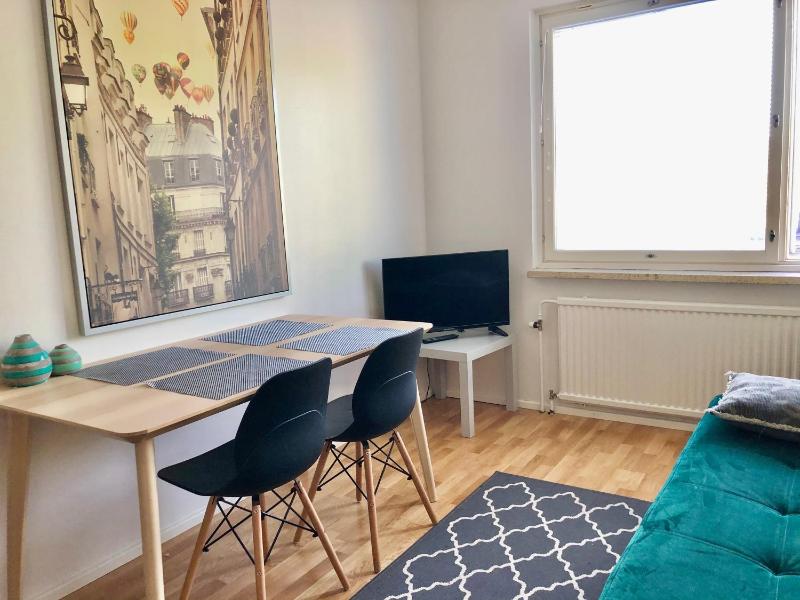 Scandinavian Modern home 34 1BR City Center in Kamppi Tyomiehenkatu — отель с удобствами в Хельсинки