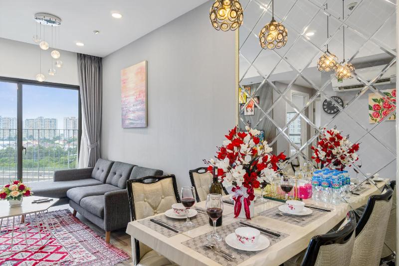 Cozy 2 Bedroom Condo in Masteri Thao Dien, Fully Furnished With Full Amenities — отель с удобствами в Хошимине