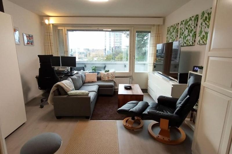 Apartment for work & freetime, heated parking, own sheets or rent them — отель с удобным расположением в Хельсинки