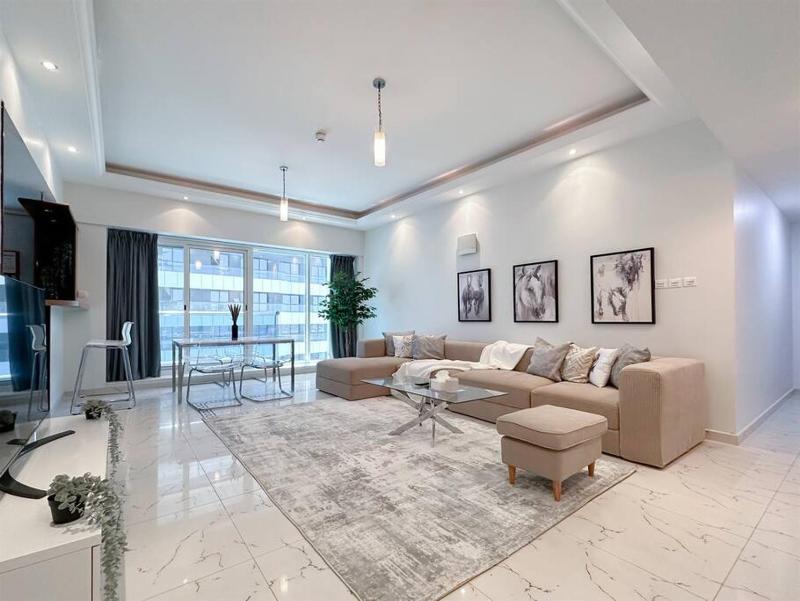 Trophy Opulent Orbit Marina Suite Near Metro — комфортный отель в Дубае