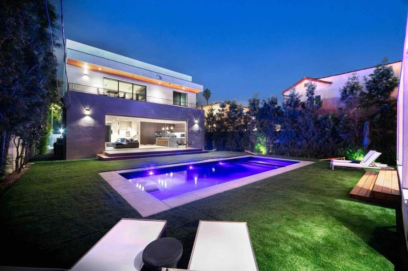 Hollywood Hills 5 BR Villa, Pool, Rooftop, Parking — комфортный отель в Лос-Анджелесе