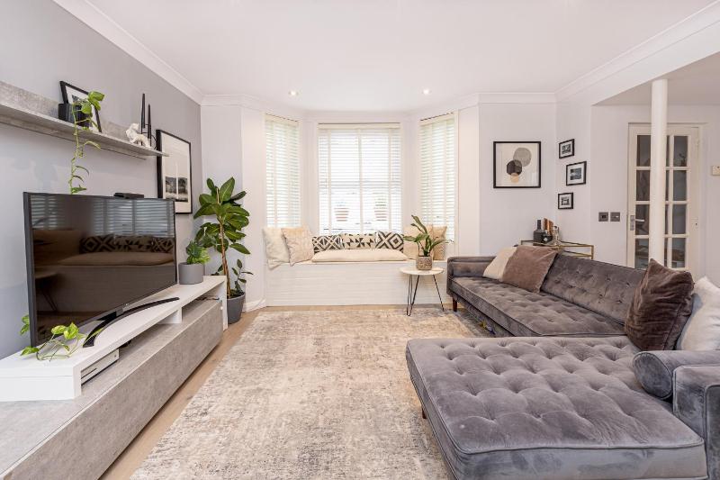Stunning 2BR Flat wprivate Garden, Kilburn — комфортный отель в Лондоне