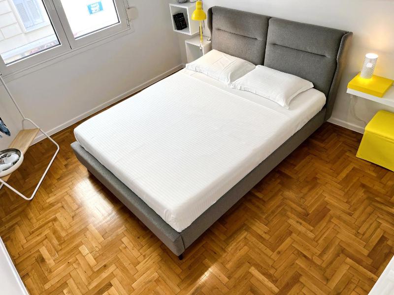 Athens 2BR LiveWork Apartment near the Acropolis — отель с удобствами в Афины