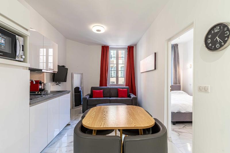 Superb air-conditioned 4P1BR apartment in the heart of Old Nice — забронировать отель в Николь