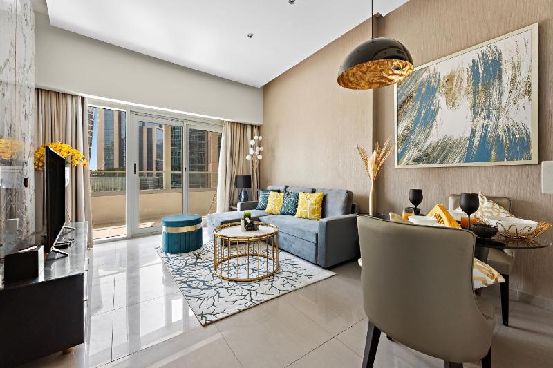Luxe 1BR sleeps 4, Near Burj Khalifa and Dubai Mall with Pool and free Parking — забронировать отель в Дубае