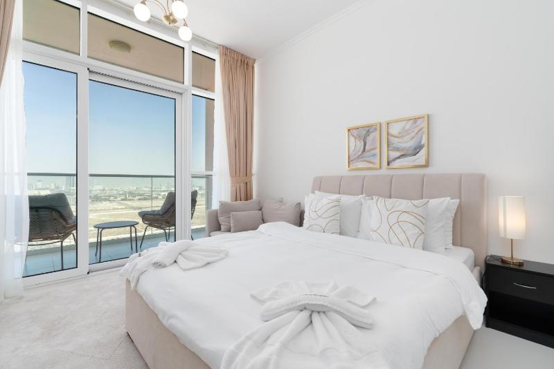 Elegant Studio at Damac Hills Carson B — забронировать отель в Дубае