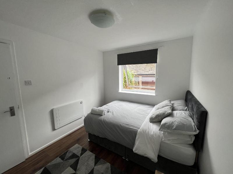 Canary Wharf Haven - Spacious & Homely Entire 1 Bedroom Flat — отель с удобствами в Лондоне