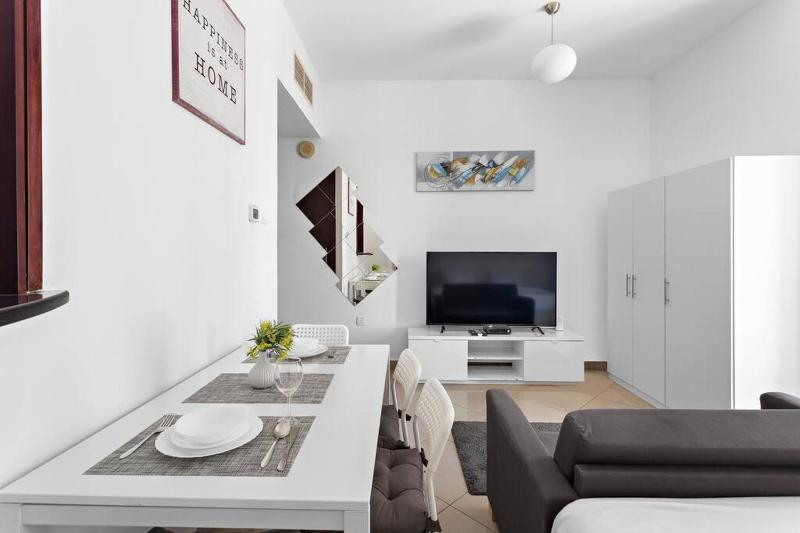 StoneTree - Elegant Studio in Peaceful Community — забронировать отель в Дубае