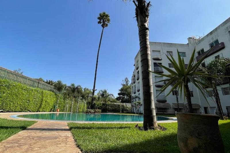 Appartement avec piscine quartier Californie — отель с удобствами в Касабланке