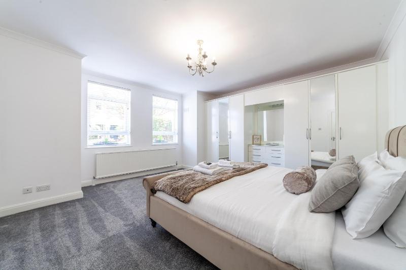 Цены на Fantastic 2BR flat wpriv Gdn, Crouch End в Лондоне