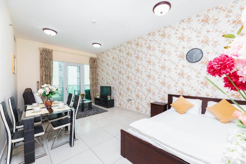 Luxury 1bhk in Dubai Marina With Huge Space for family of 6 people — отель с удобным расположением в Дубае