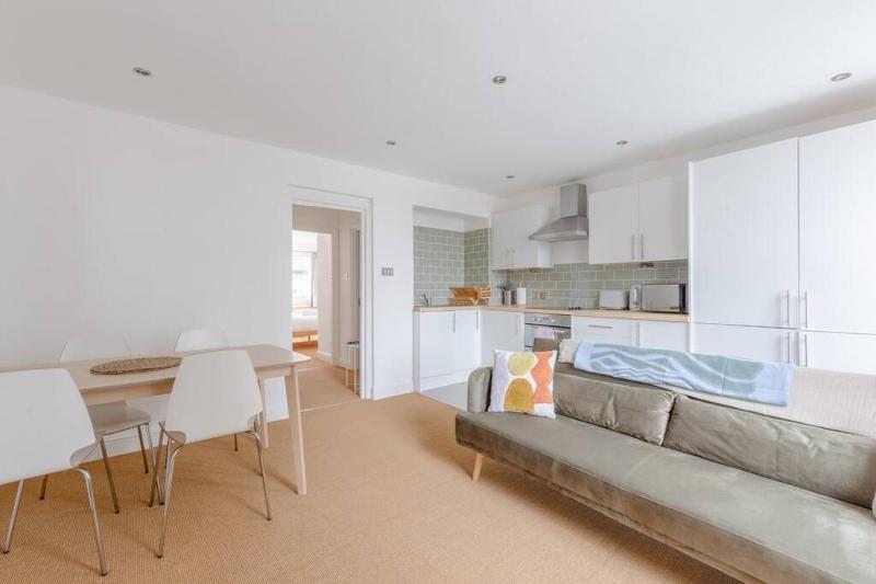 Modern 1BD Flat - 15 min walk to London Bridge — отель с удобствами в Лондоне