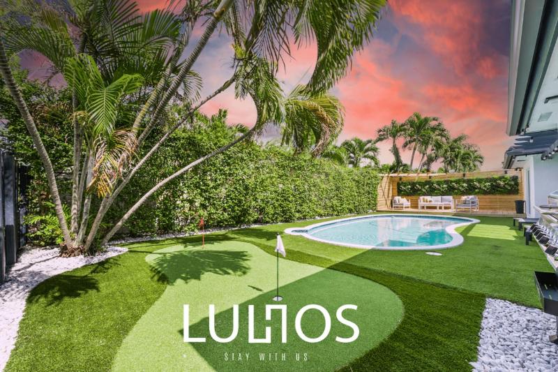 Deluxe Miami House w 5BR Mini Golf & Heated Pool L62 — отель с удобным расположением в Майами
