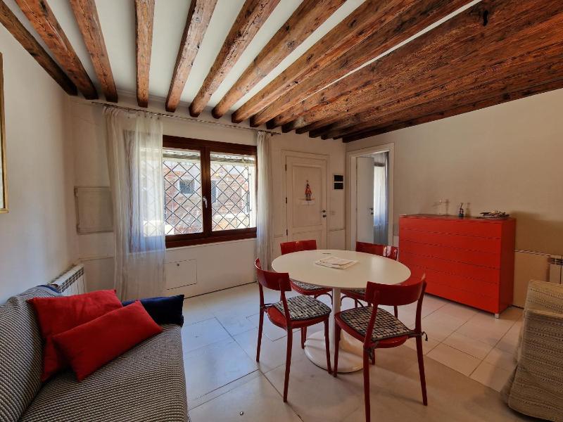 Veneziacentopercento Ca' Riello Apartment — отель с удобным расположением в Венеции