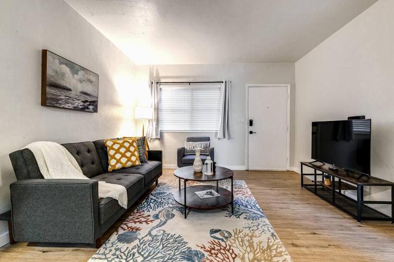 Spacious 2 BR near Miami Airport Virg 5 — отель с удобным расположением в Майами