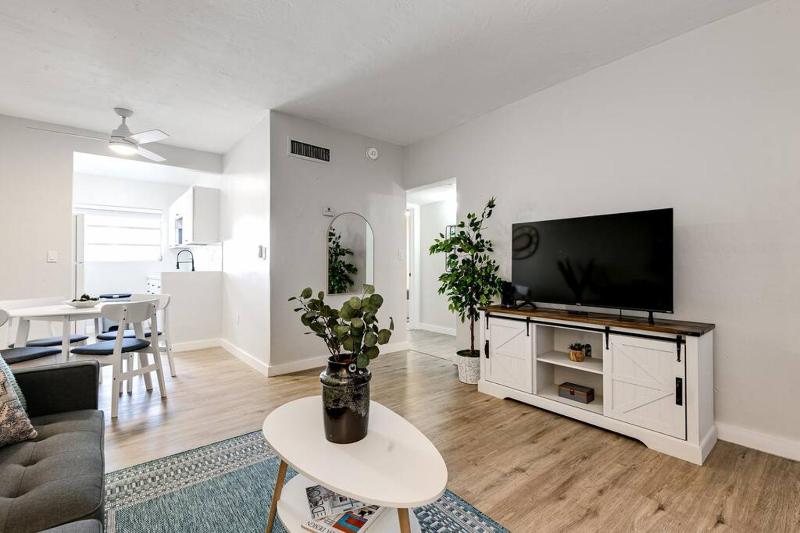 Roomy 2 BR near Miami Airport Virg 7 — отель с удобным расположением в Майами