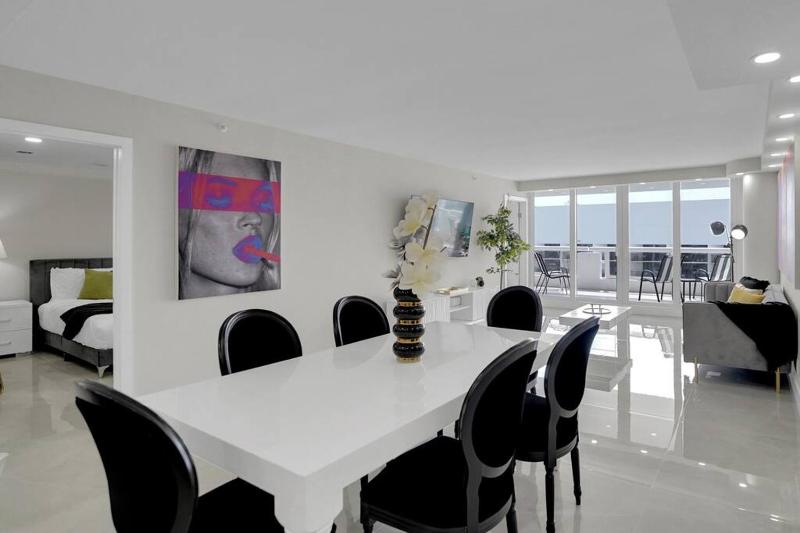 Star Dust! Heart of Miami Dream Stay! 4 BR — отель в Майами, Соединенные Штаты Америки