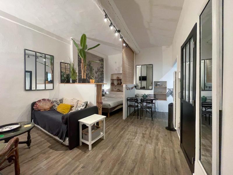 Modern Apartment Nice Old Town — отель с удобствами в Николь