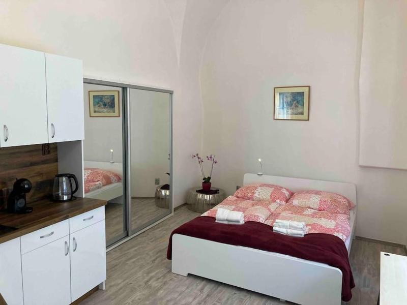 Цены на Studio in gothic house, 50m to the Old Town Square в Праге