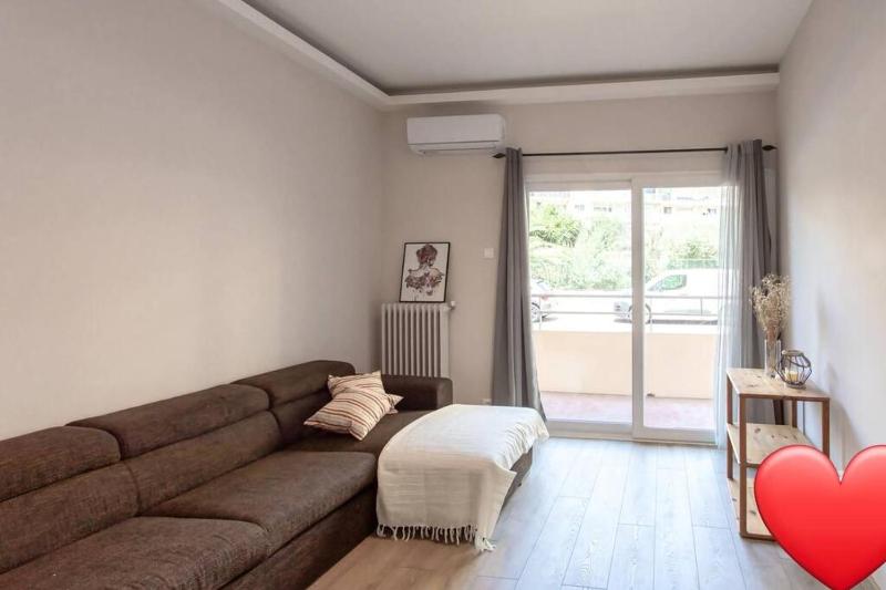 Logement en plein coeur avec terrasse — отель с удобствами в Николь