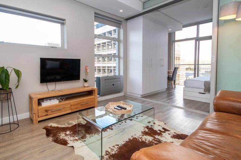 Luxury unit with City Views 709 — отель с удобным расположением в Кейптауне