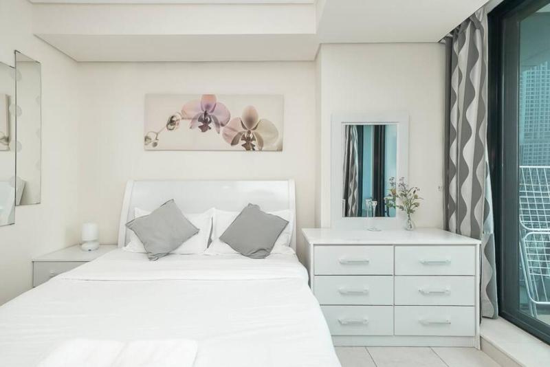 StoneTree - Furnished Studio in Family-friendly Community — отель с удобствами в Дубае