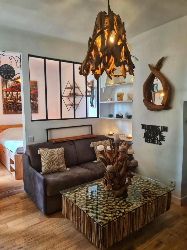 Appartement de Caractere 30m2 Bastille / Republique 2P + Parking — комфортный отель в Париже
