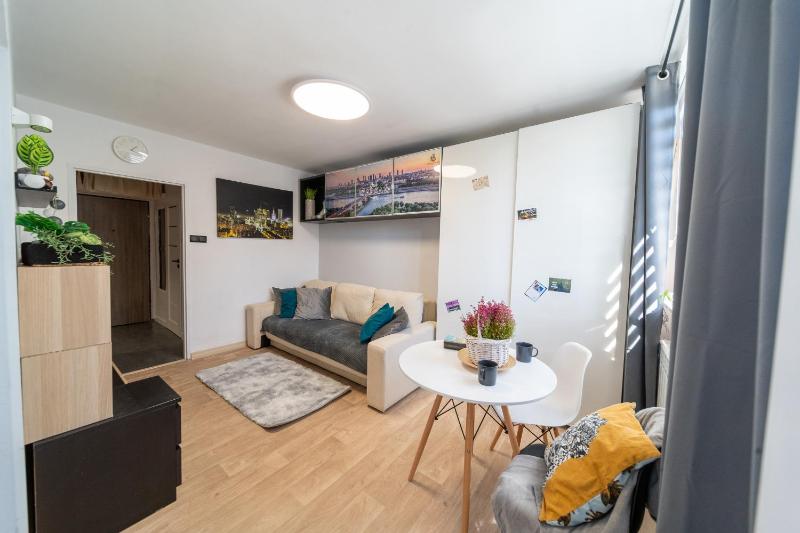 Metro Lux Home Apartment — отель с удобствами в Варшаве