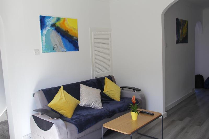 Gresham Home - close to ExCel, contractors, relocators, paid parking — отель с удобным расположением в Лондоне