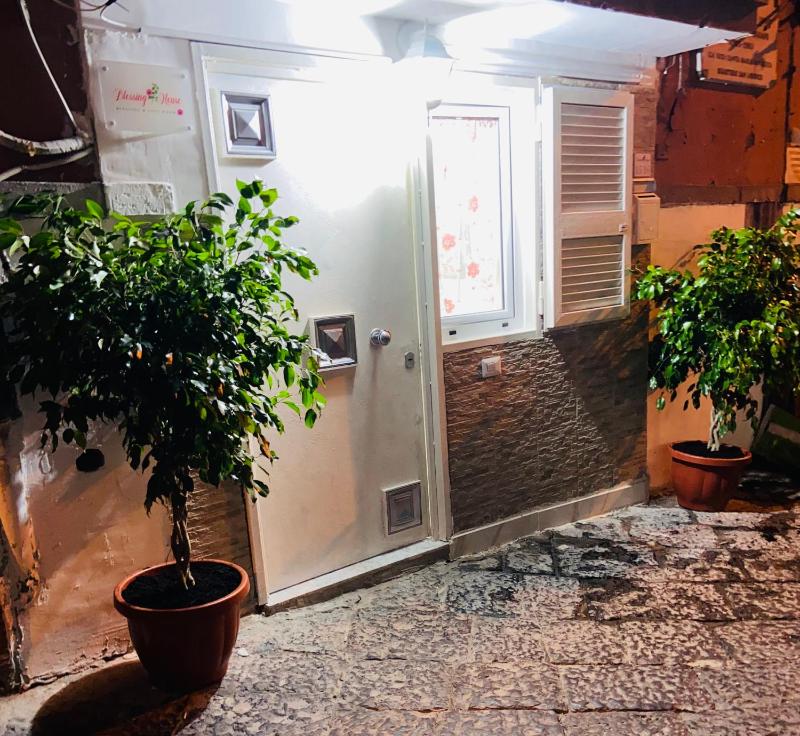 Blessing house — отель с удобным расположением в Неаполе