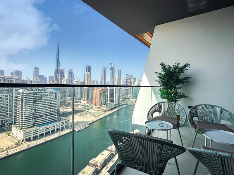 Trophy - Rustic Burj Khalifa View. — отель с удобствами в Дубае