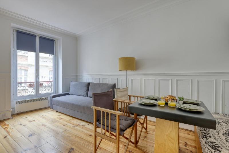 Цены на Cosy and charming 1 Brd Cocoon - Heart of Paris 10 в Париже