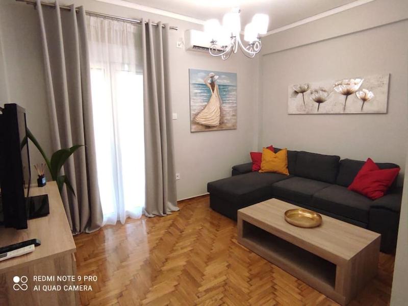 Cozy renovated apartment near the center of Athens — отель с удобным расположением в Афины