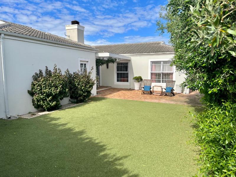 3 Monterey Pines Crescent — отель в Кейптауне, Южноафриканская Республика