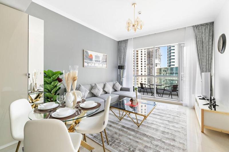 StoneTree - Elegant 1BR with Amazing Building Facilities — отель с удобным расположением в Дубае