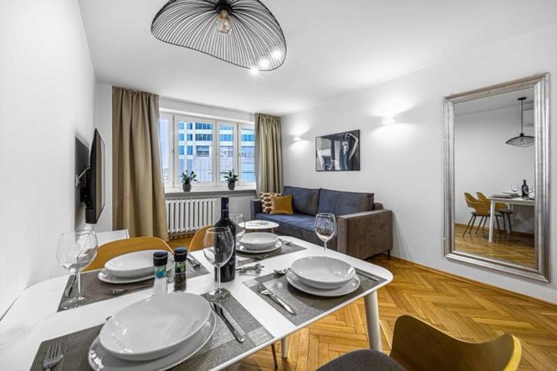 The View Apartment — отель в Варшаве, Польша