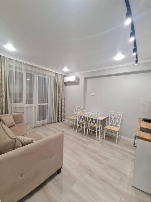 Apartamenty na Tole bi — забронировать отель в Алматы