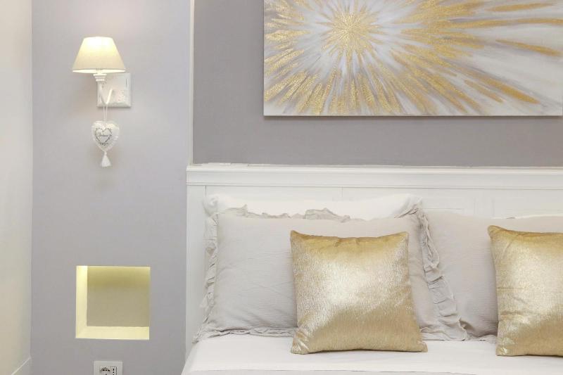 Roman Holiday Suites — отель в Риме, Италия